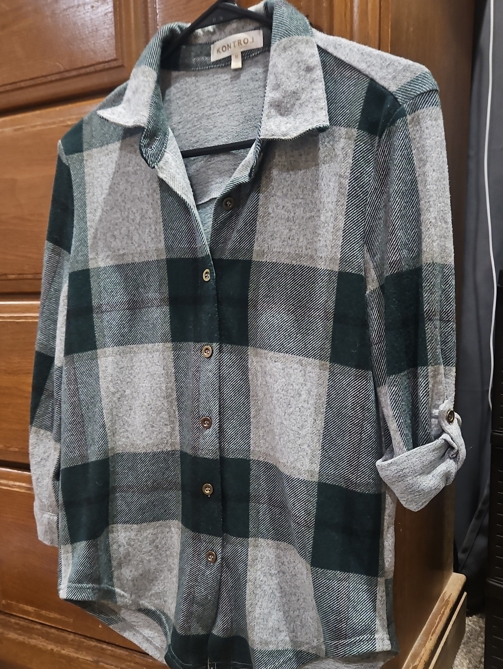 Kontrol Women's Gray & Dark Green Plaid Button-Down Shirt